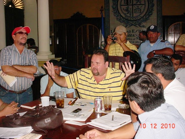 Ing. Eulogio Mejia al momento de responder a criticas de bancada sandinista